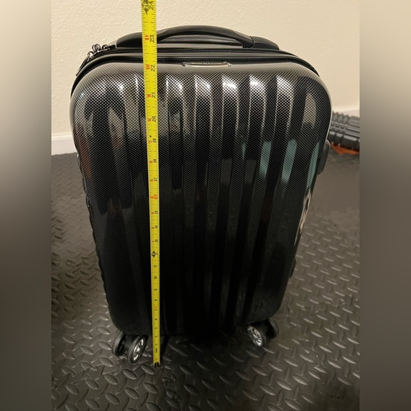 New Rockland Expandable Spinner Wheel Luggage, Carbon, Carry-On 20-Inch - Picture 6 of 13
